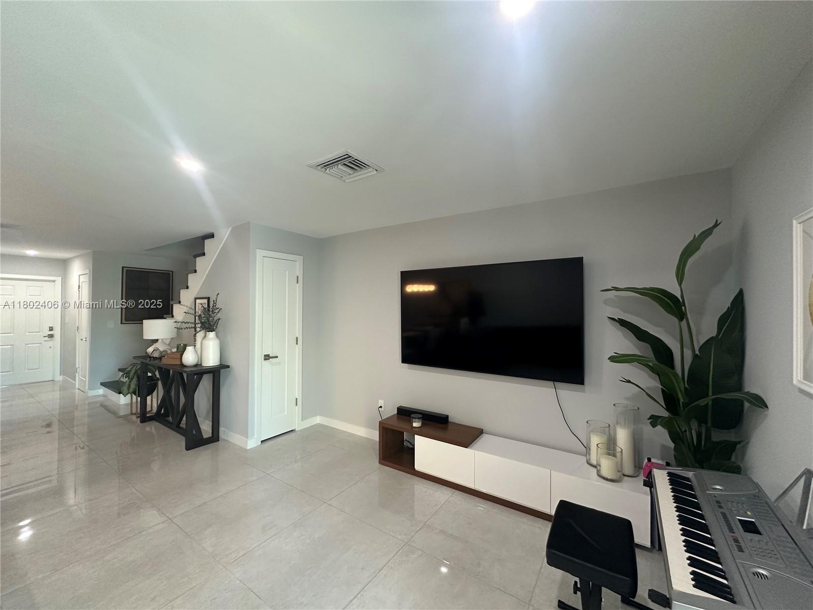 KENDALE LK TOWNHOUSE COND - Residential