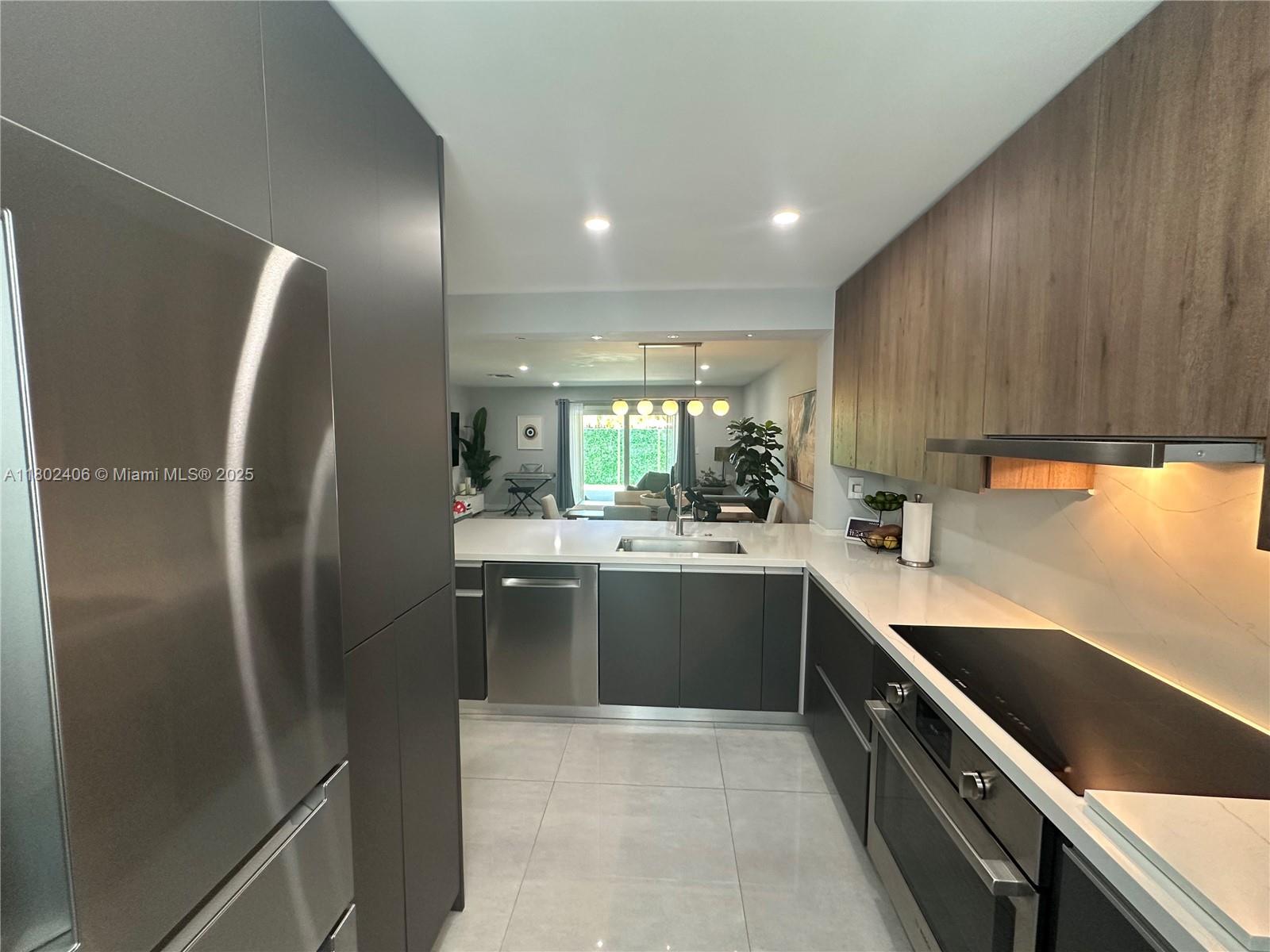 KENDALE LK TOWNHOUSE COND - Residential