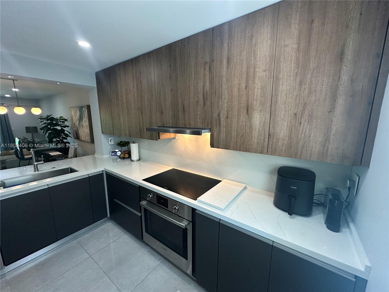 KENDALE LK TOWNHOUSE COND - Residential