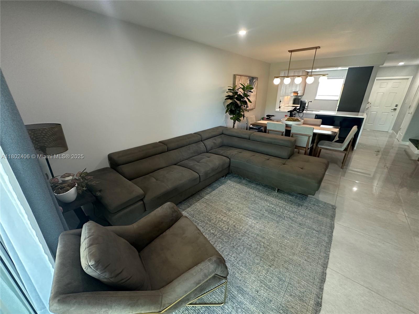 KENDALE LK TOWNHOUSE COND - Residential