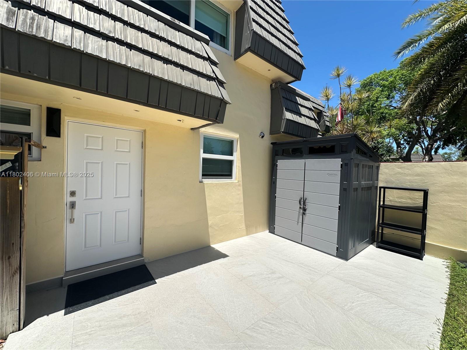 KENDALE LK TOWNHOUSE COND - Residential