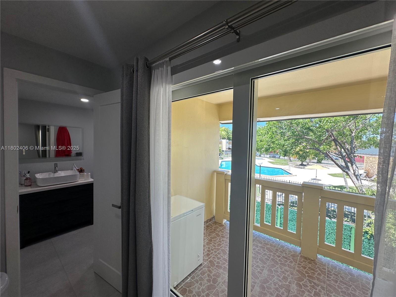 KENDALE LK TOWNHOUSE COND - Residential