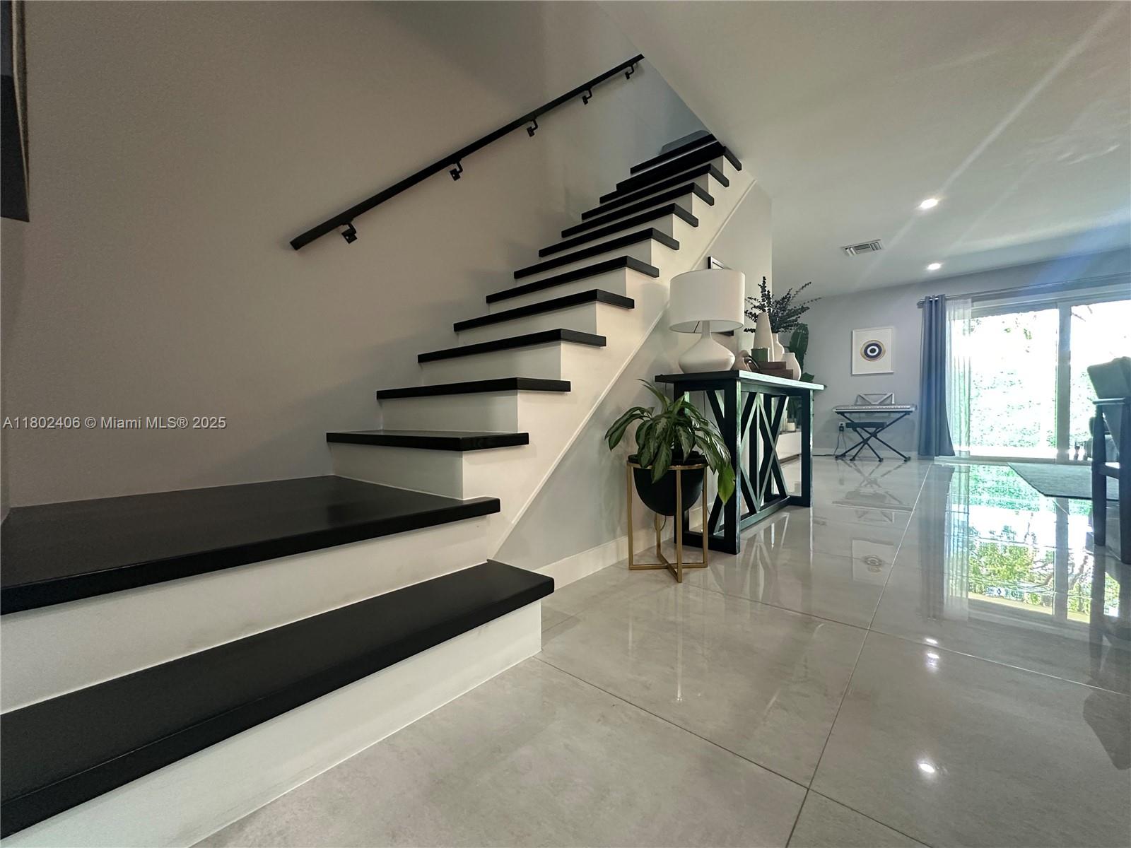 KENDALE LK TOWNHOUSE COND - Residential