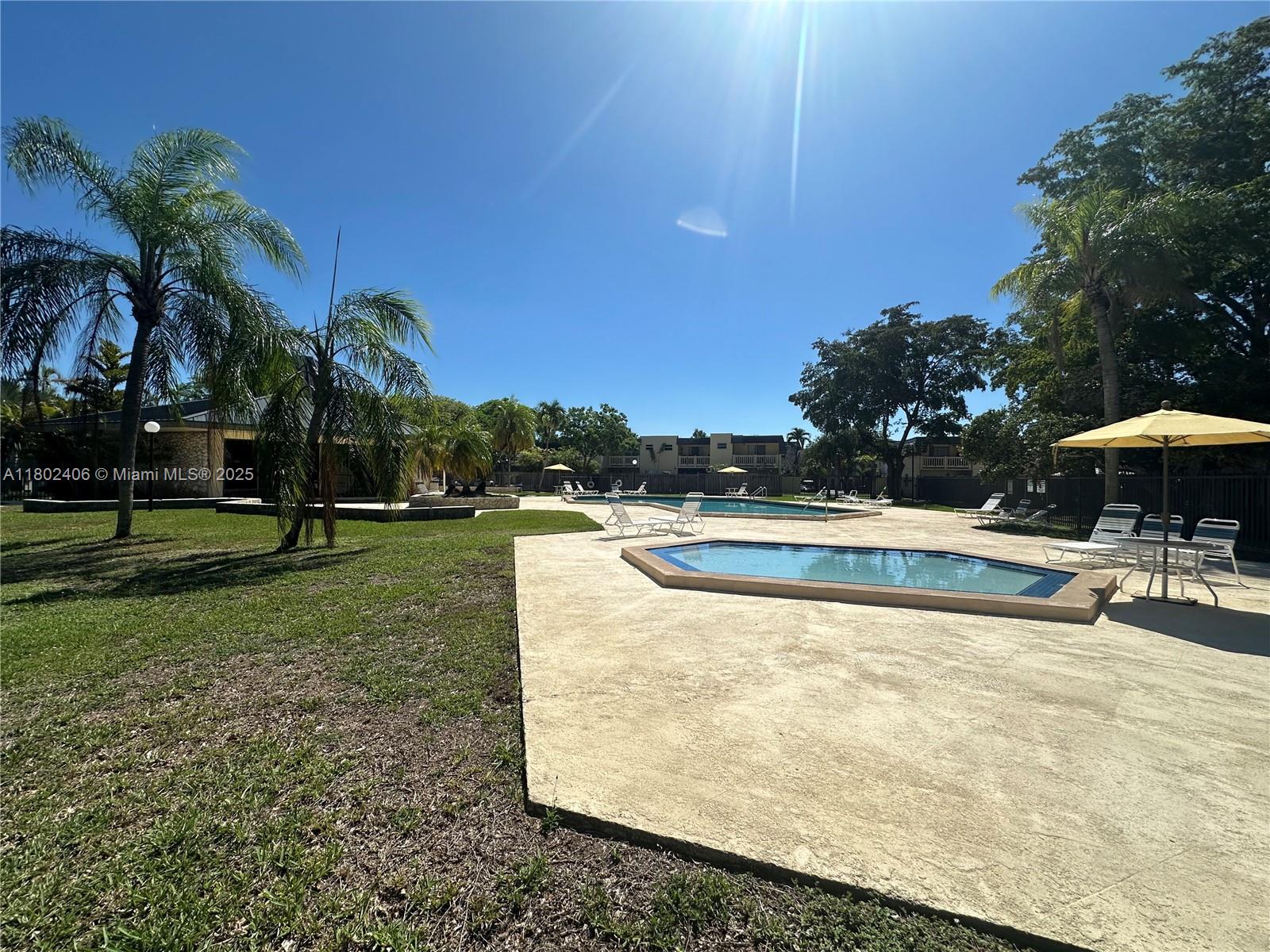 KENDALE LK TOWNHOUSE COND - Residential