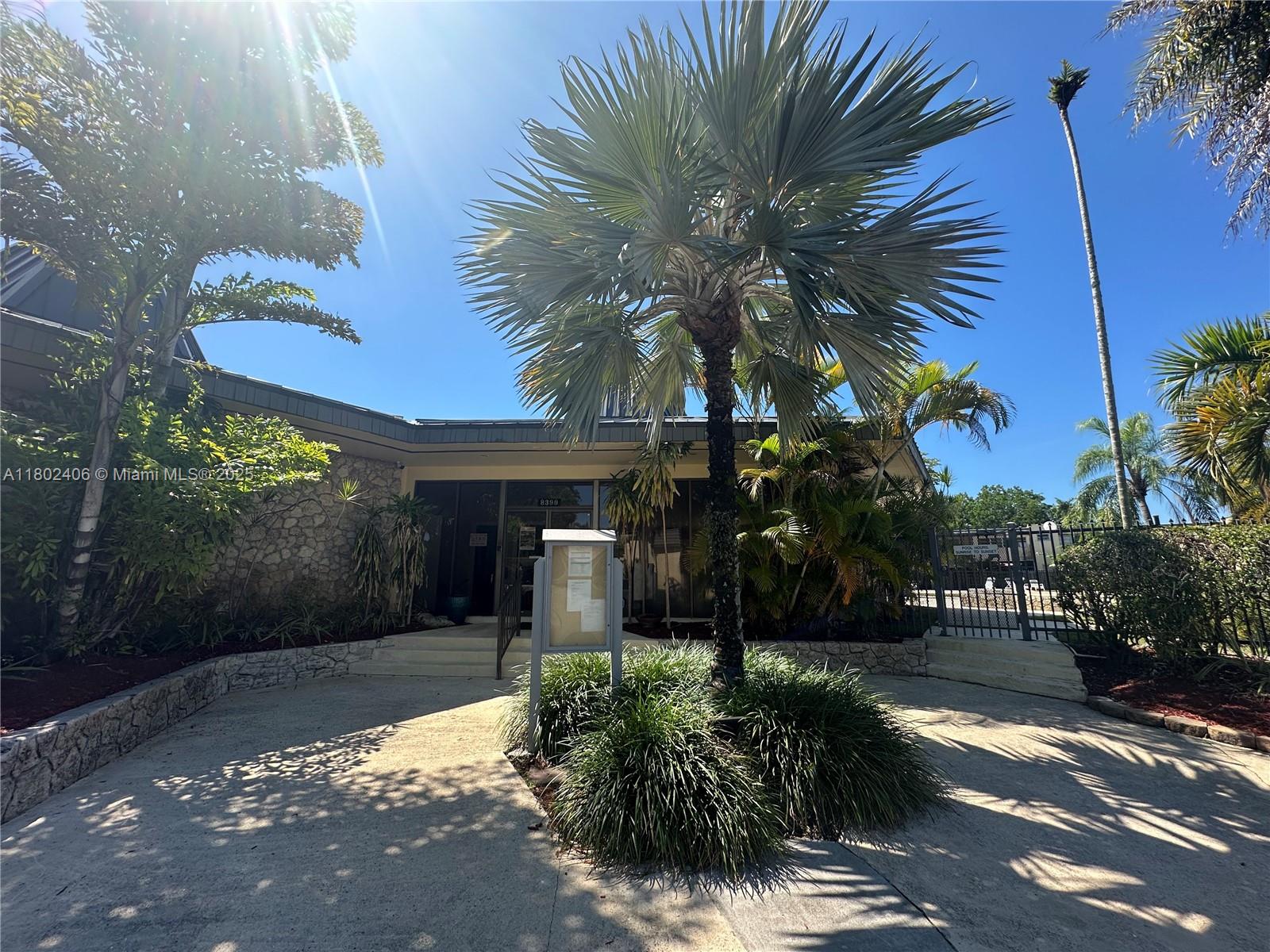 KENDALE LK TOWNHOUSE COND - Residential