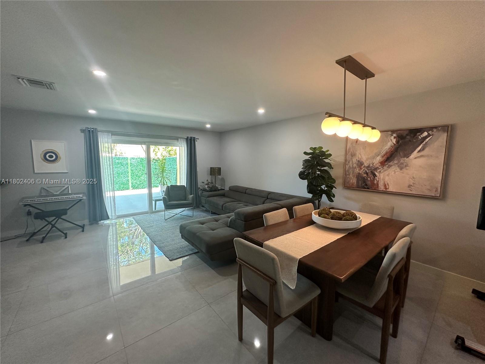 KENDALE LK TOWNHOUSE COND - Residential