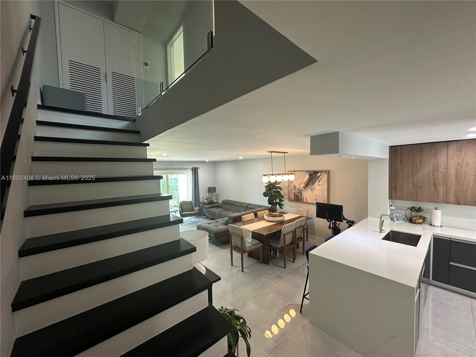 KENDALE LK TOWNHOUSE COND - Residential