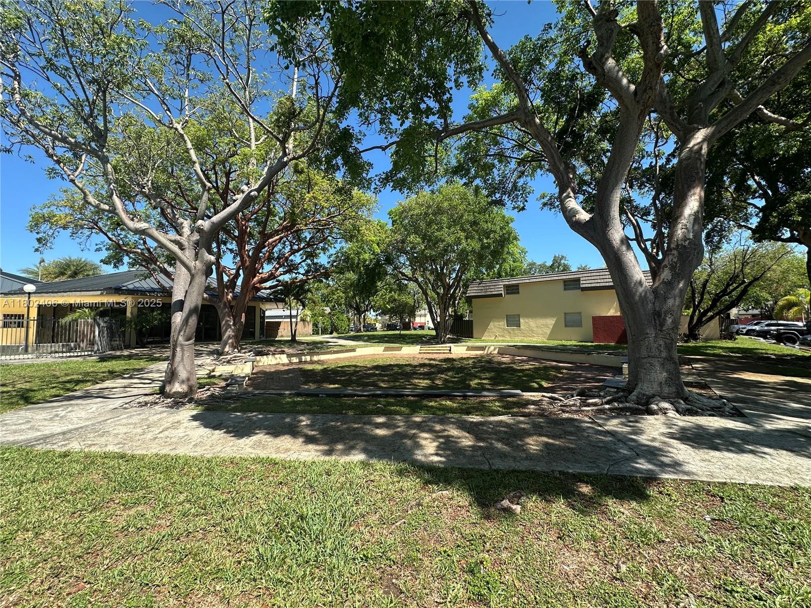 KENDALE LK TOWNHOUSE COND - Residential