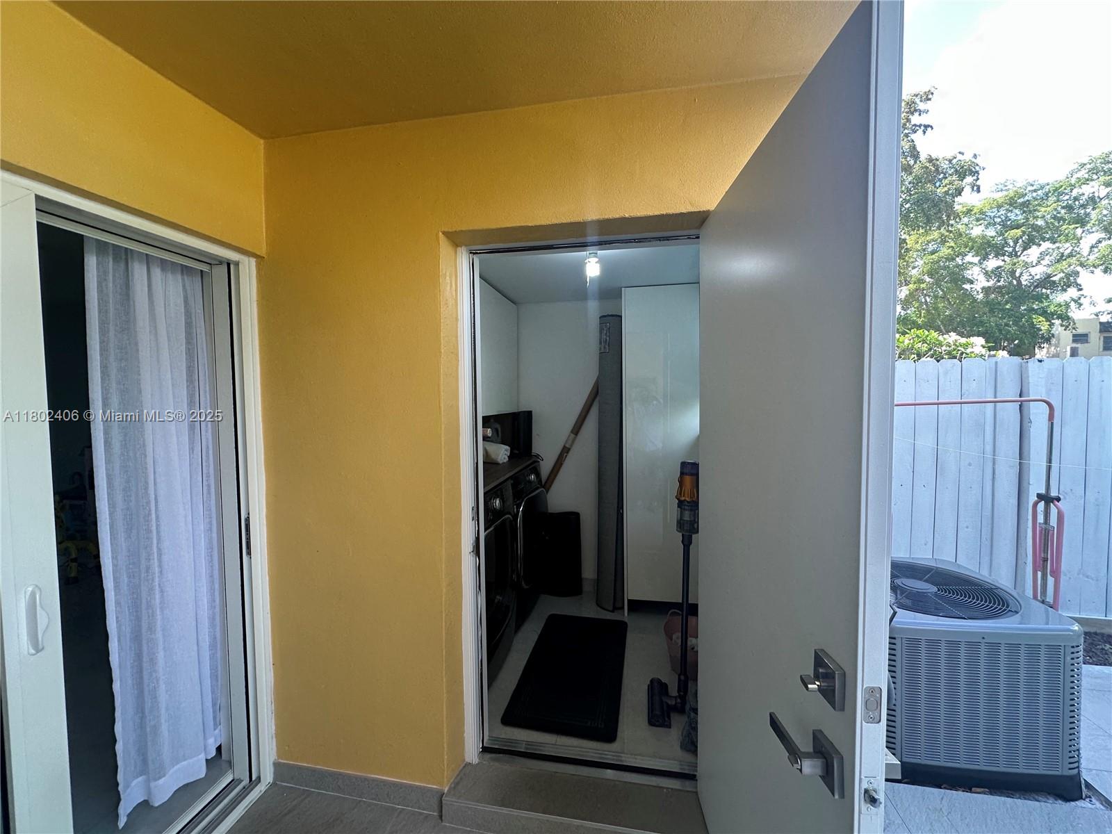 KENDALE LK TOWNHOUSE COND - Residential