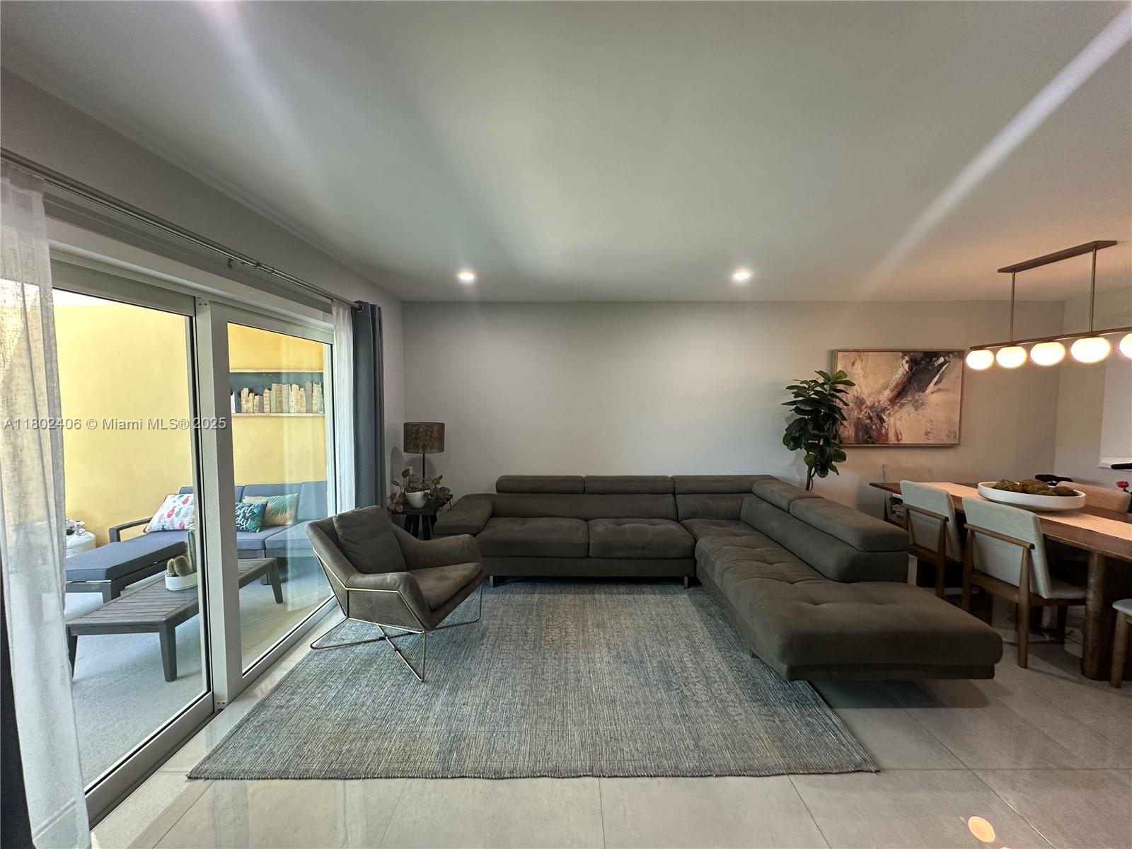 KENDALE LK TOWNHOUSE COND - Residential