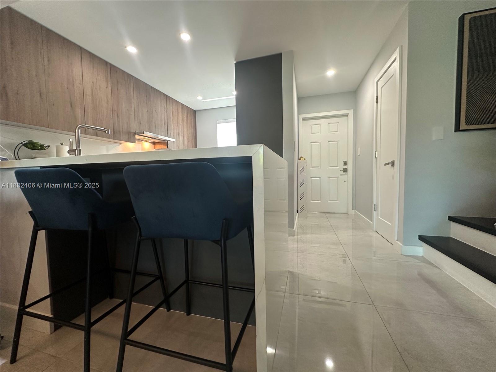 KENDALE LK TOWNHOUSE COND - Residential