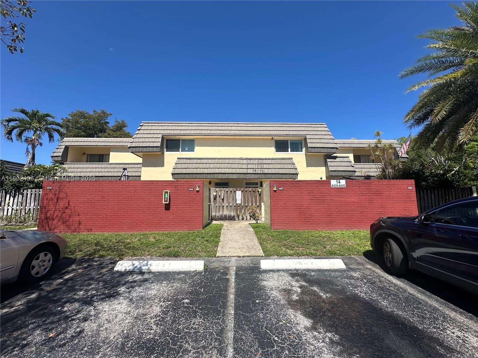 KENDALE LK TOWNHOUSE COND - Residential