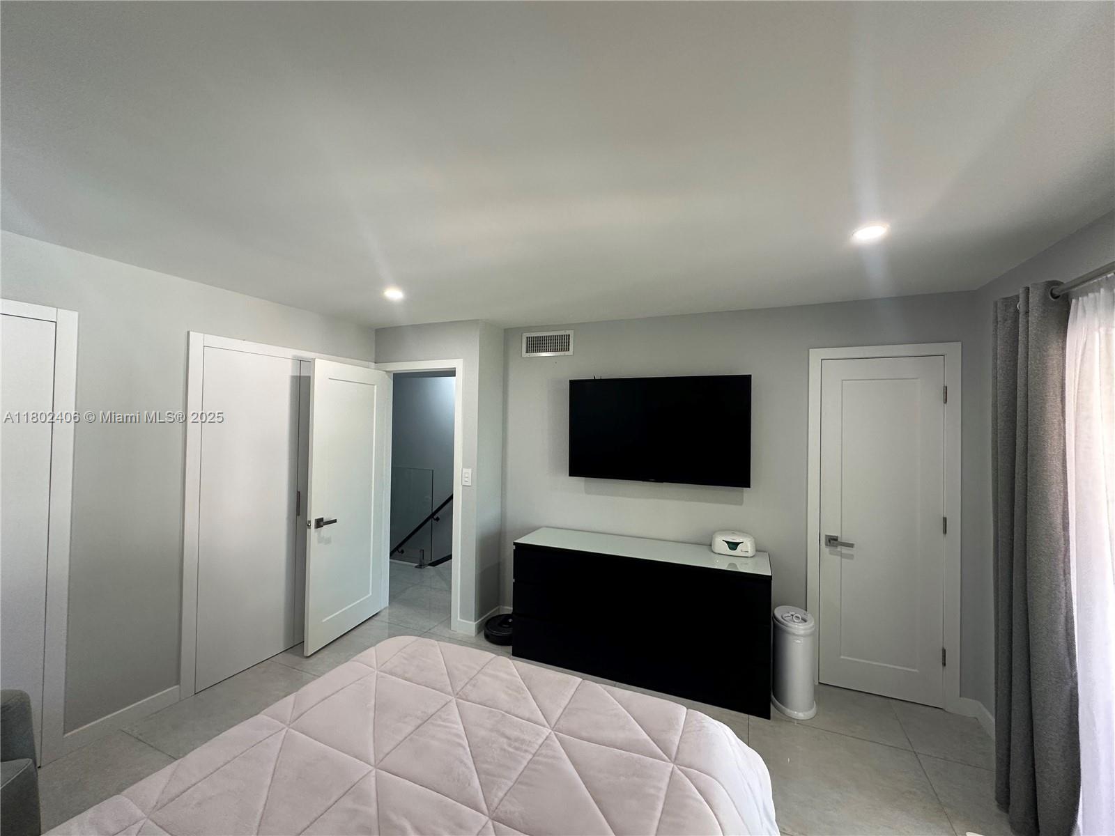 KENDALE LK TOWNHOUSE COND - Residential