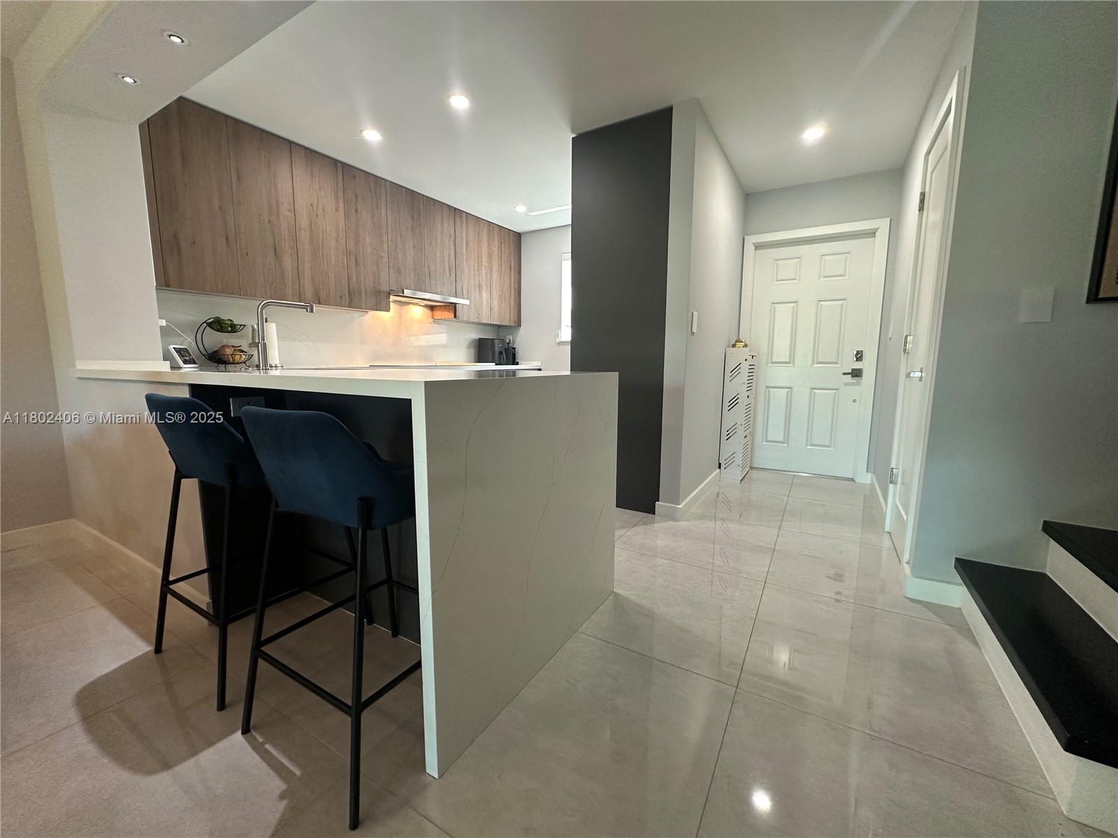 KENDALE LK TOWNHOUSE COND - Residential