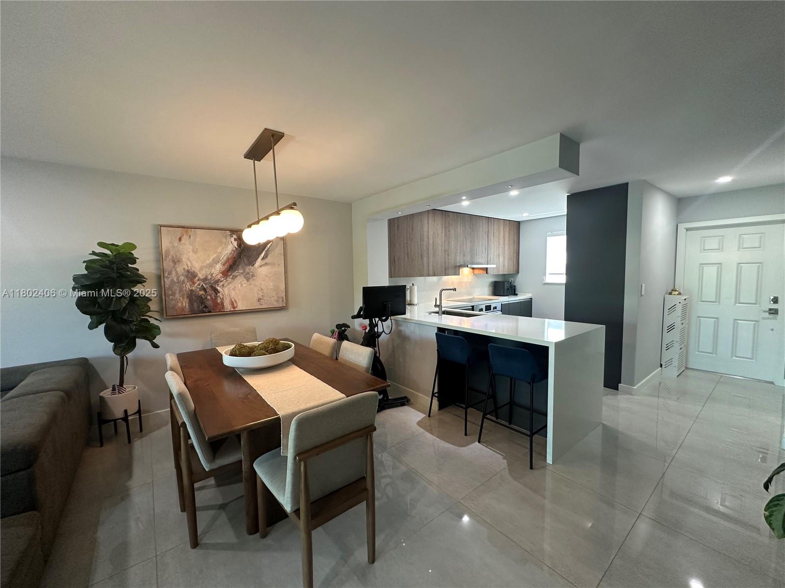 KENDALE LK TOWNHOUSE COND - Residential