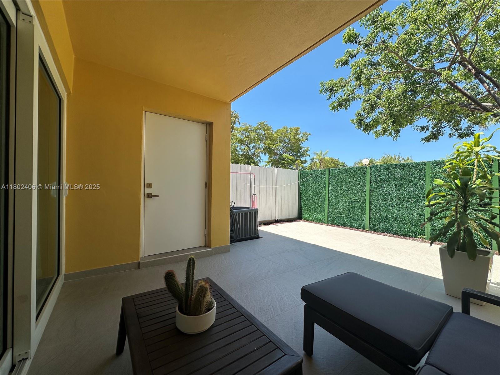 KENDALE LK TOWNHOUSE COND - Residential