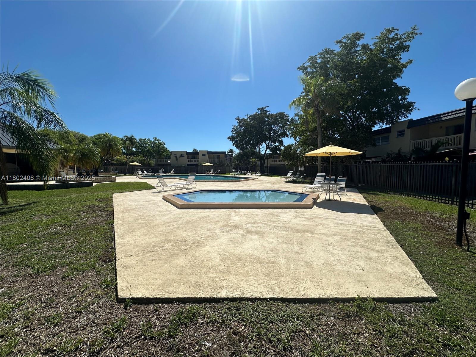 KENDALE LK TOWNHOUSE COND - Residential