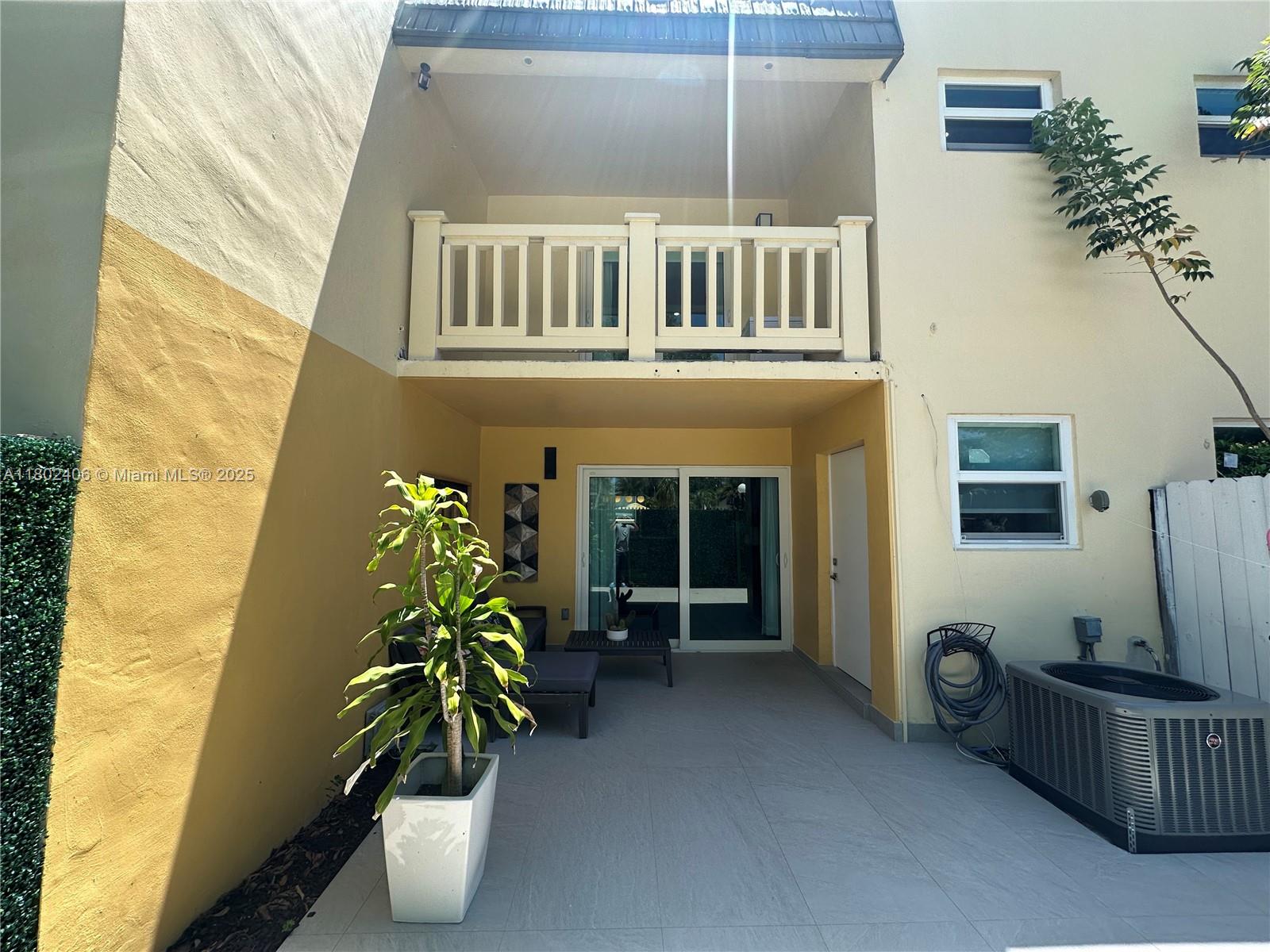 KENDALE LK TOWNHOUSE COND - Residential