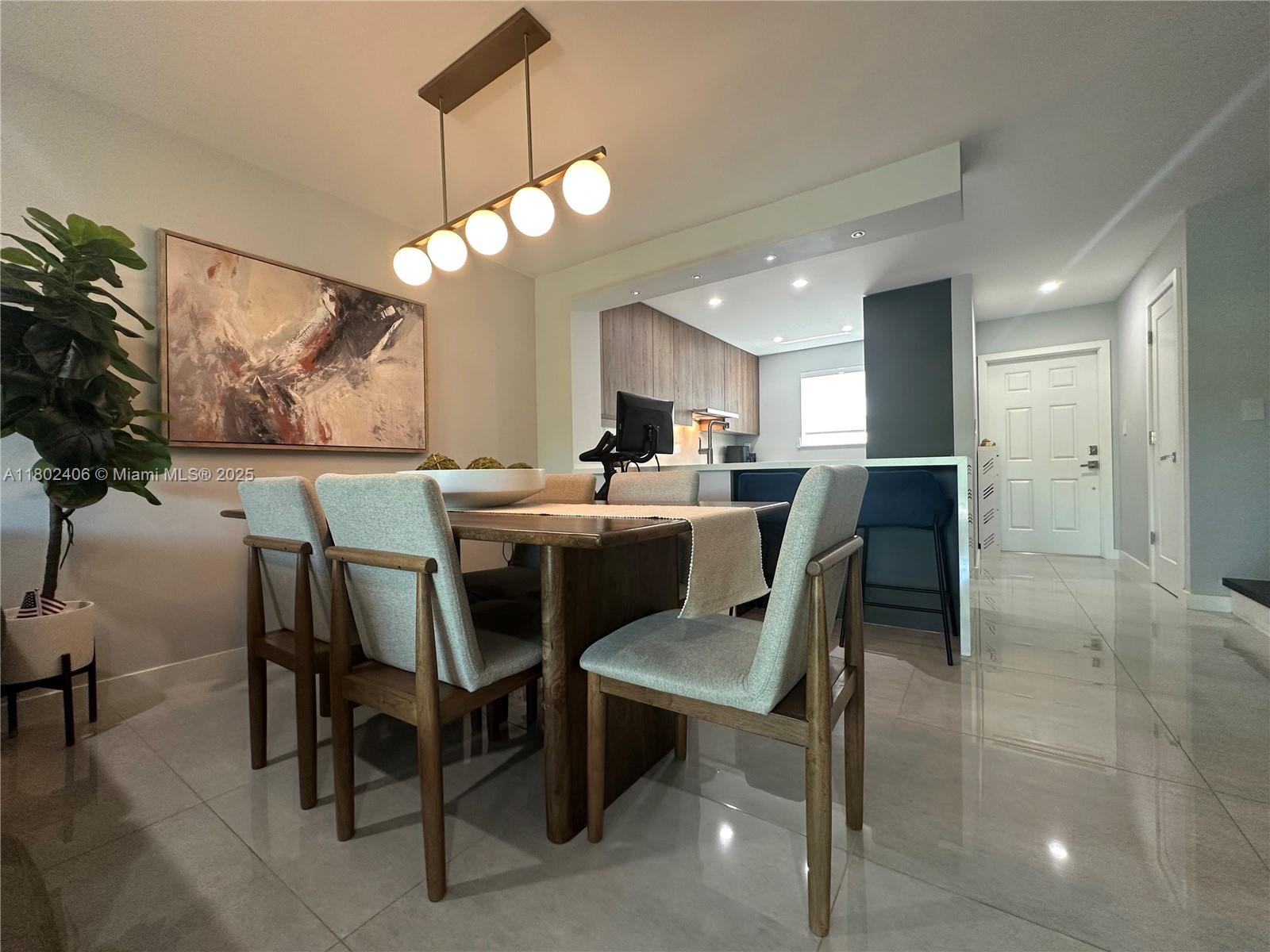 KENDALE LK TOWNHOUSE COND - Residential