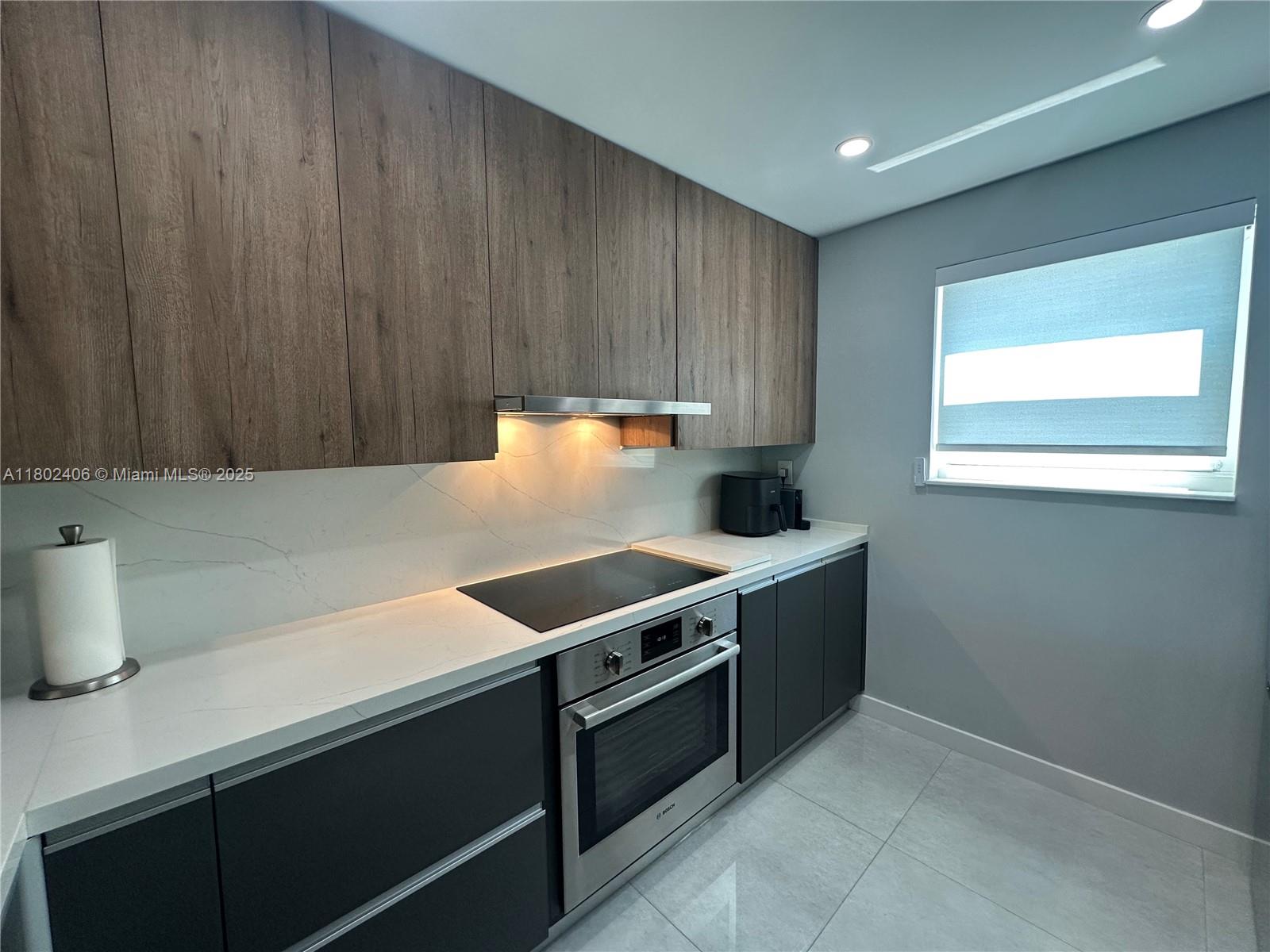 KENDALE LK TOWNHOUSE COND - Residential