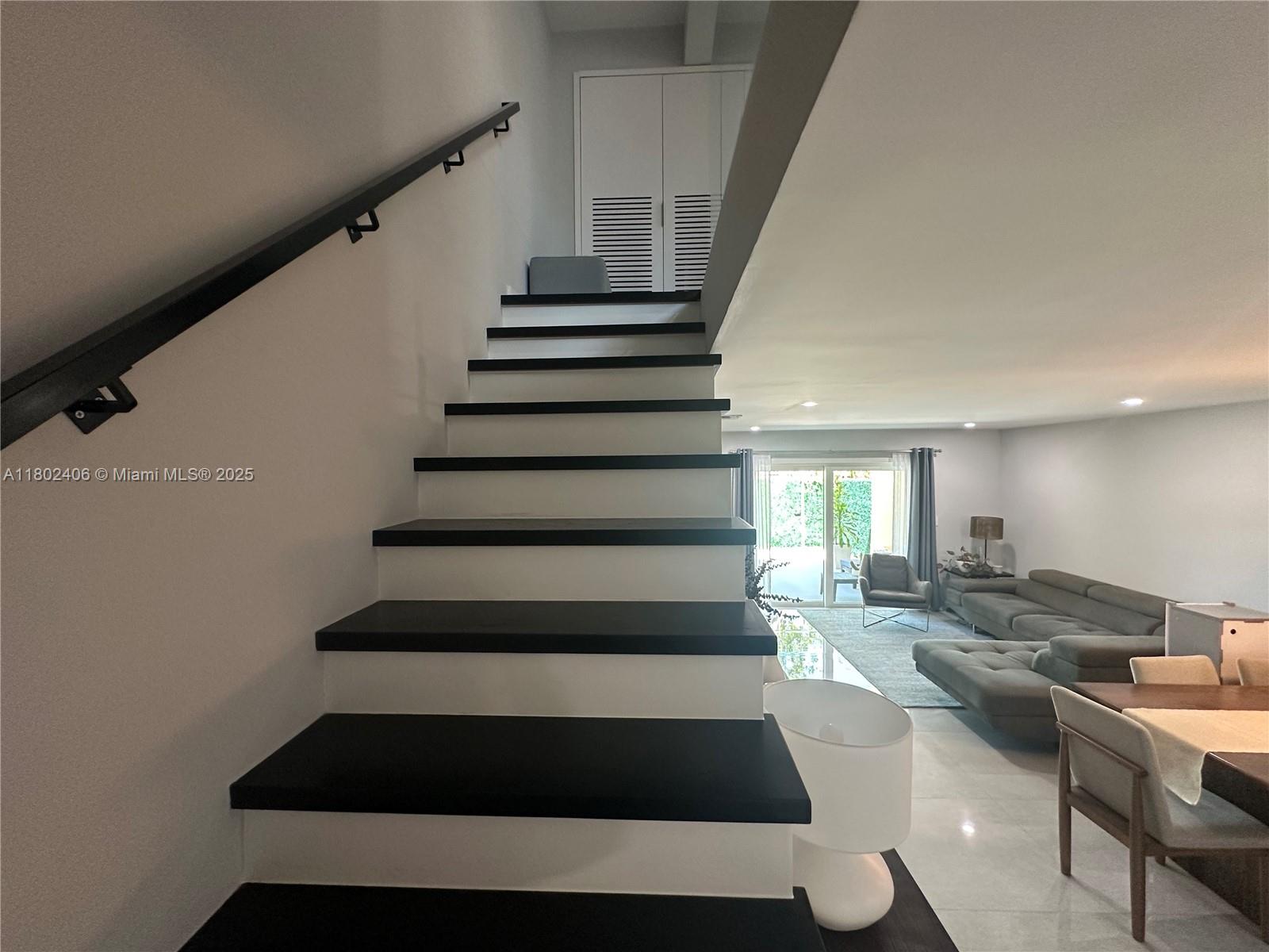 KENDALE LK TOWNHOUSE COND - Residential