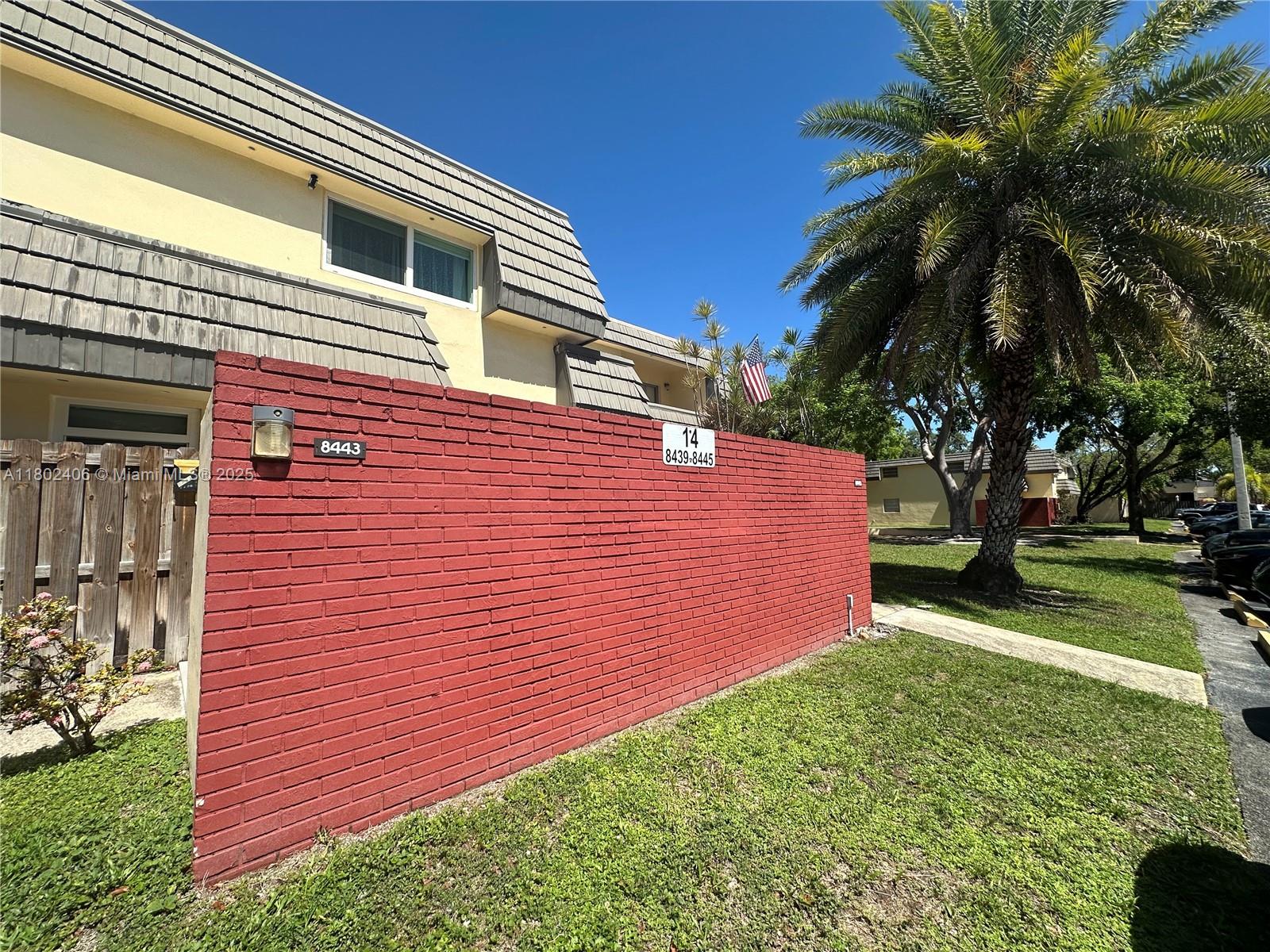 KENDALE LK TOWNHOUSE COND - Residential