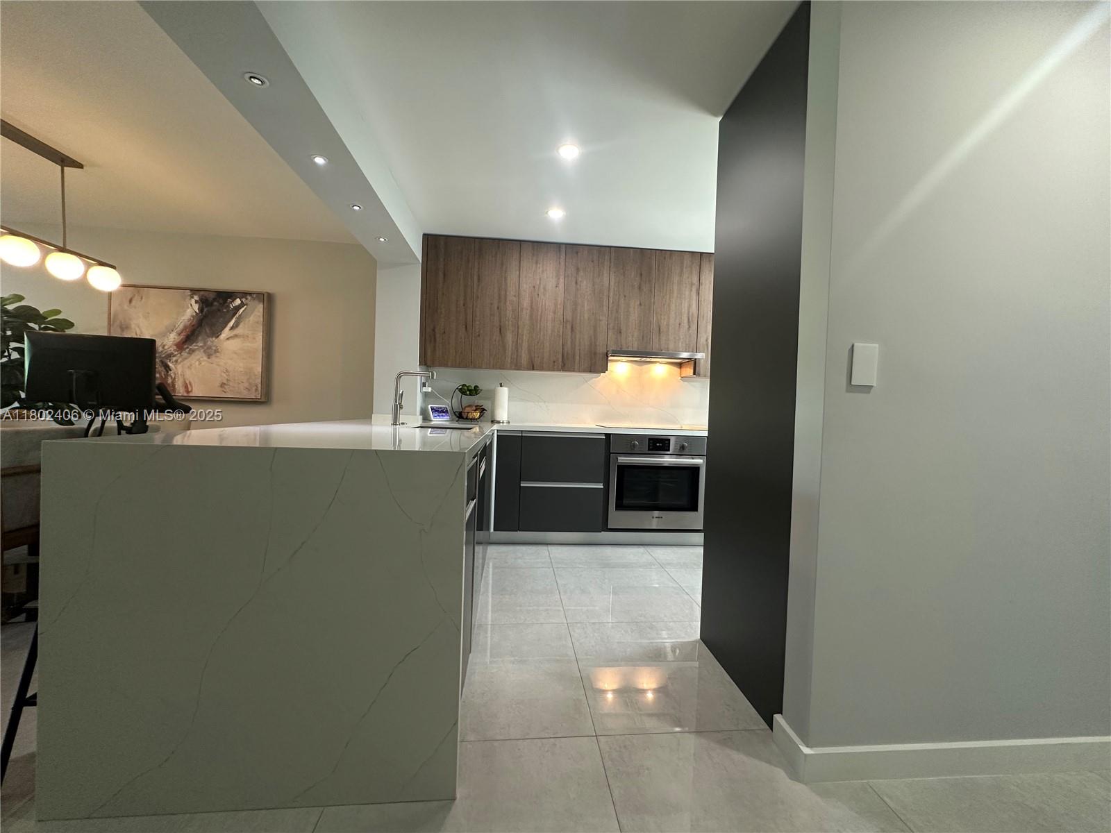 KENDALE LK TOWNHOUSE COND - Residential