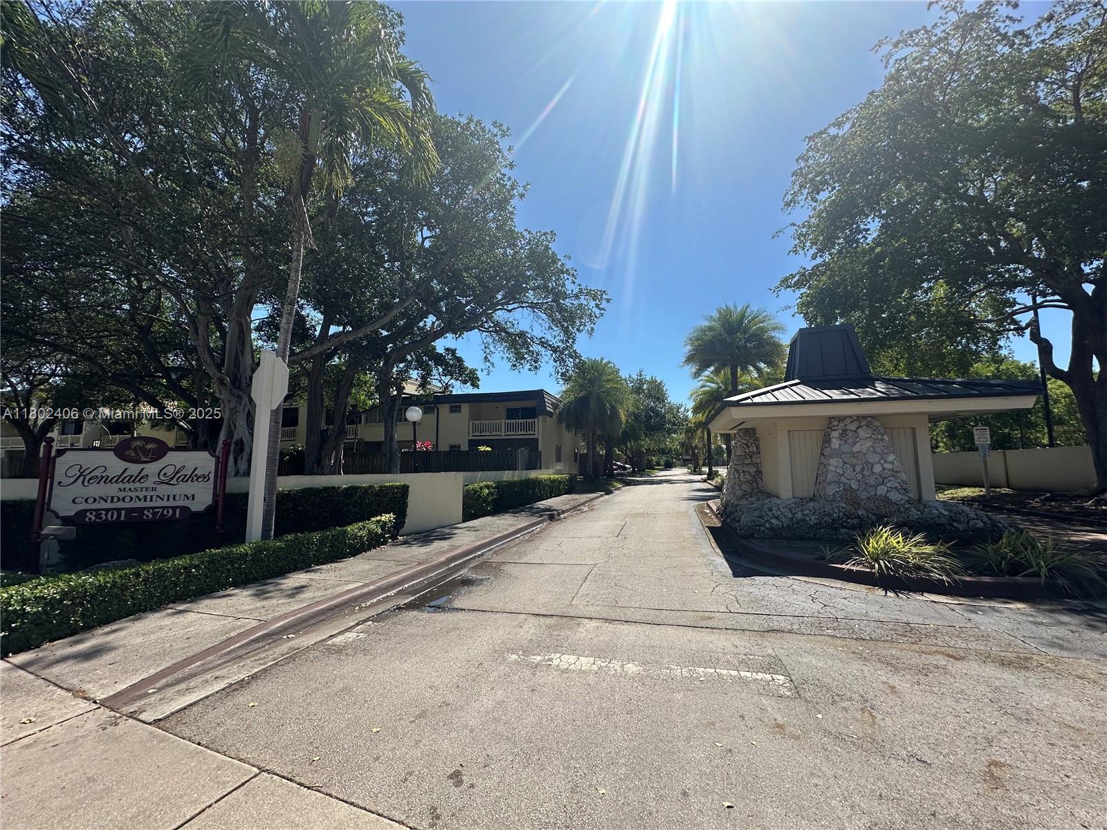 KENDALE LK TOWNHOUSE COND - Residential