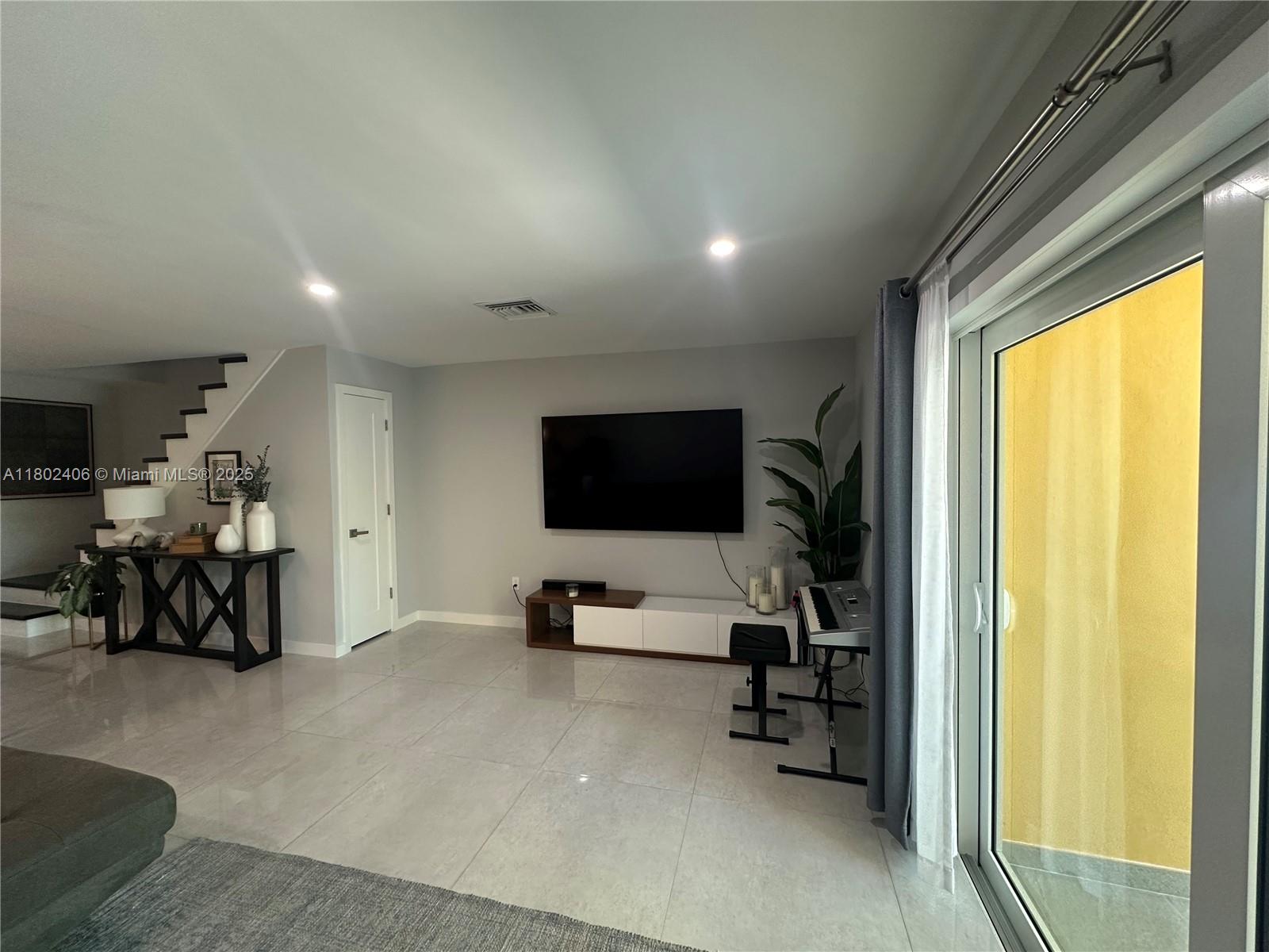 KENDALE LK TOWNHOUSE COND - Residential