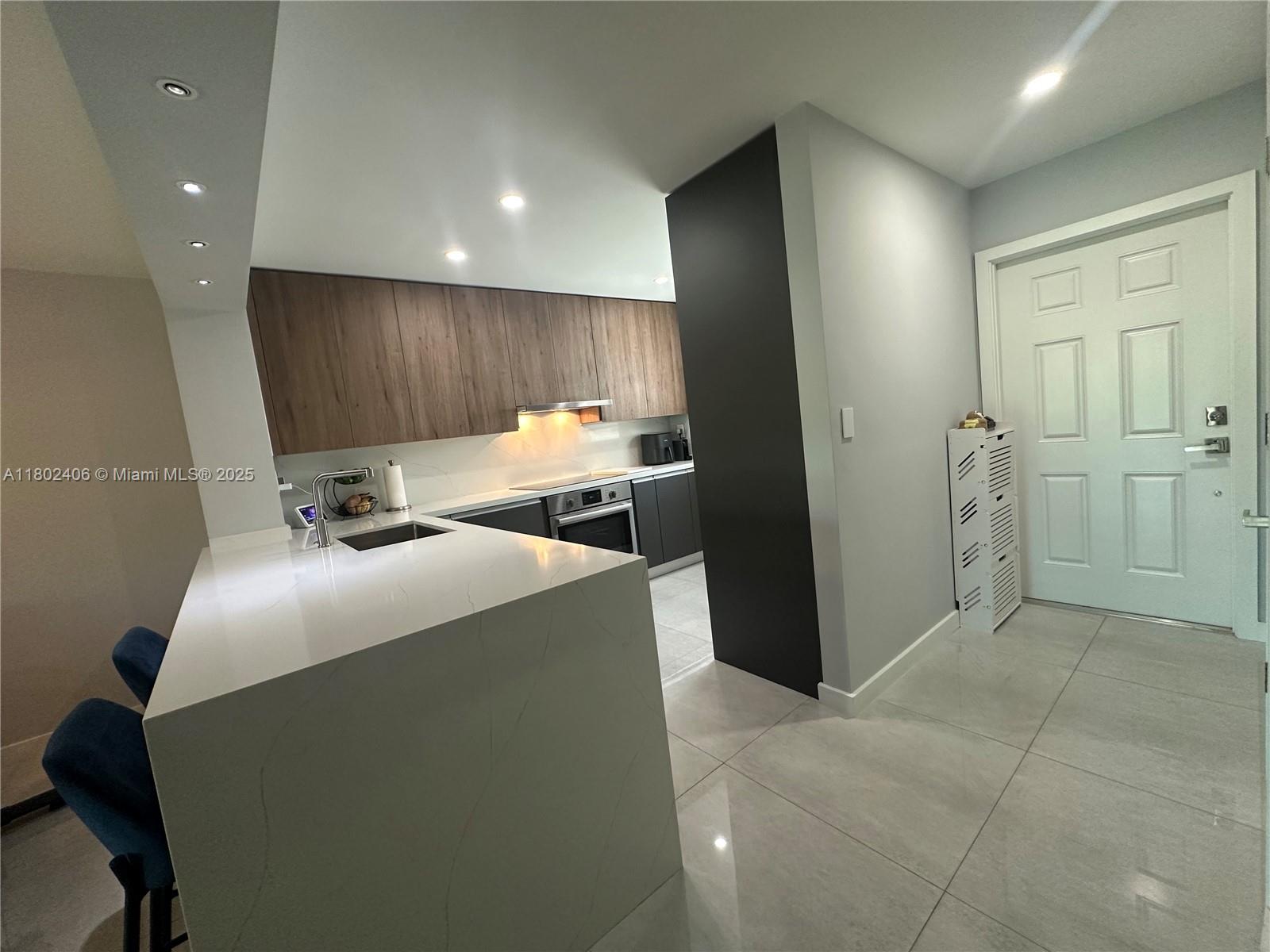 KENDALE LK TOWNHOUSE COND - Residential