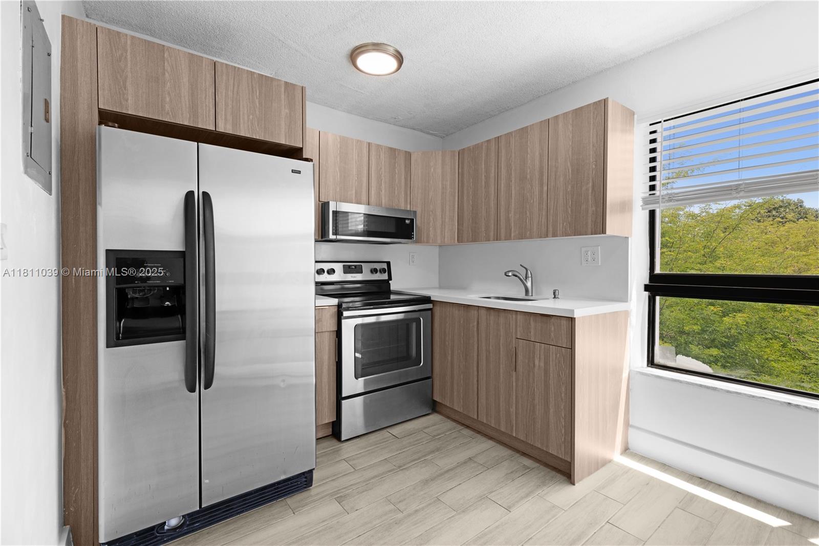 810 Salzedo St 30, Coral Gables, Broward County, Florida - 2 Bedrooms  
1 Bathrooms - 