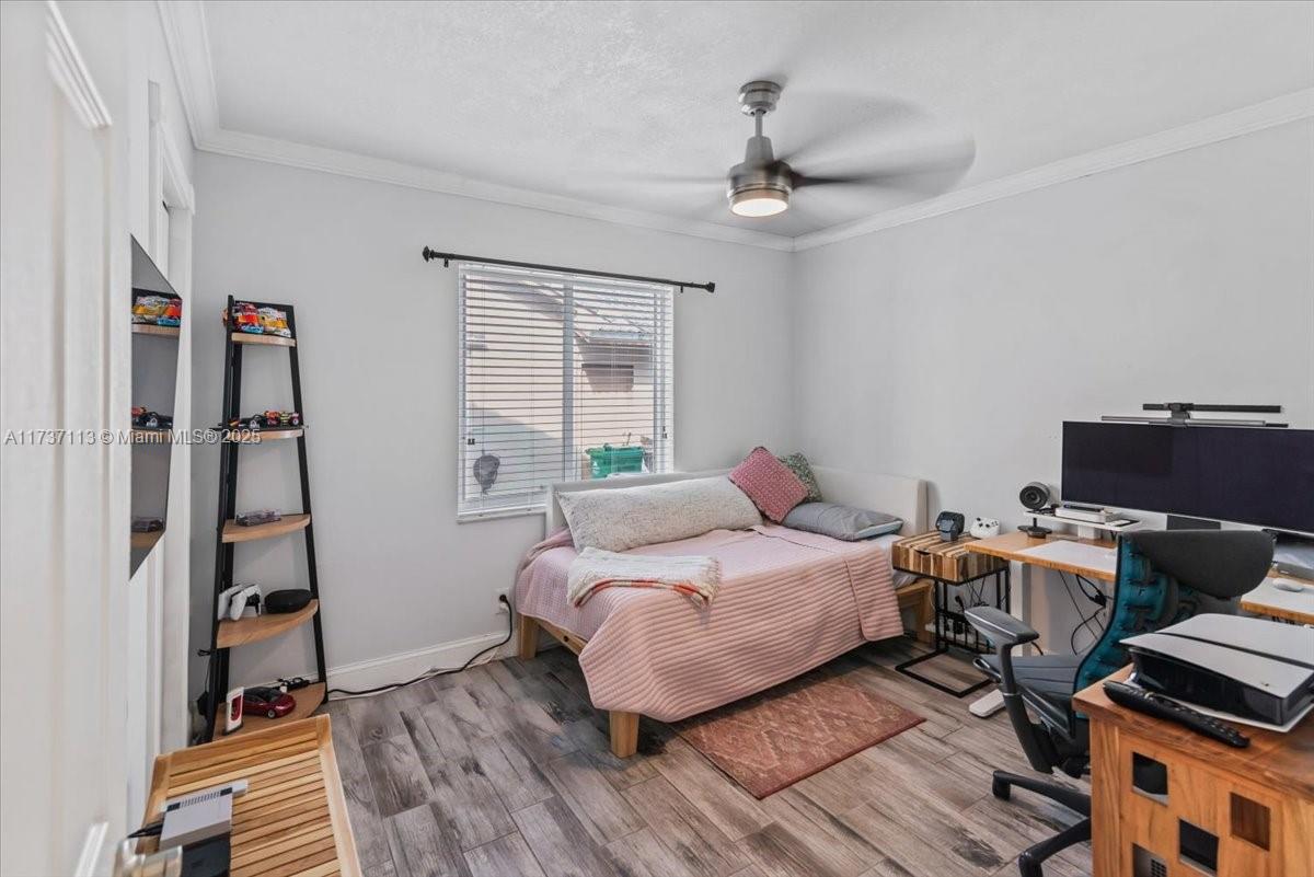 NORTH SPRINGS COURT - Residential