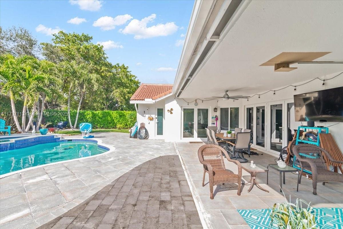 NORTH SPRINGS COURT - Residential