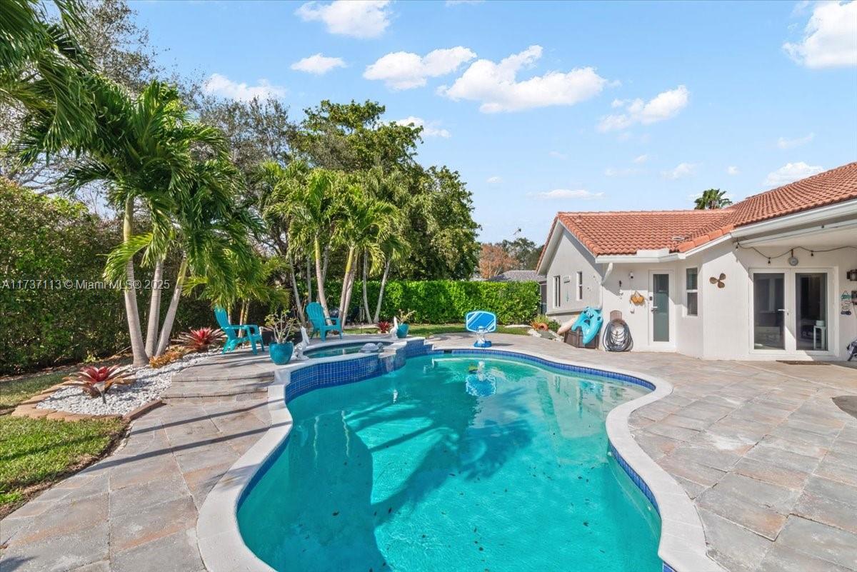 NORTH SPRINGS COURT - Residential
