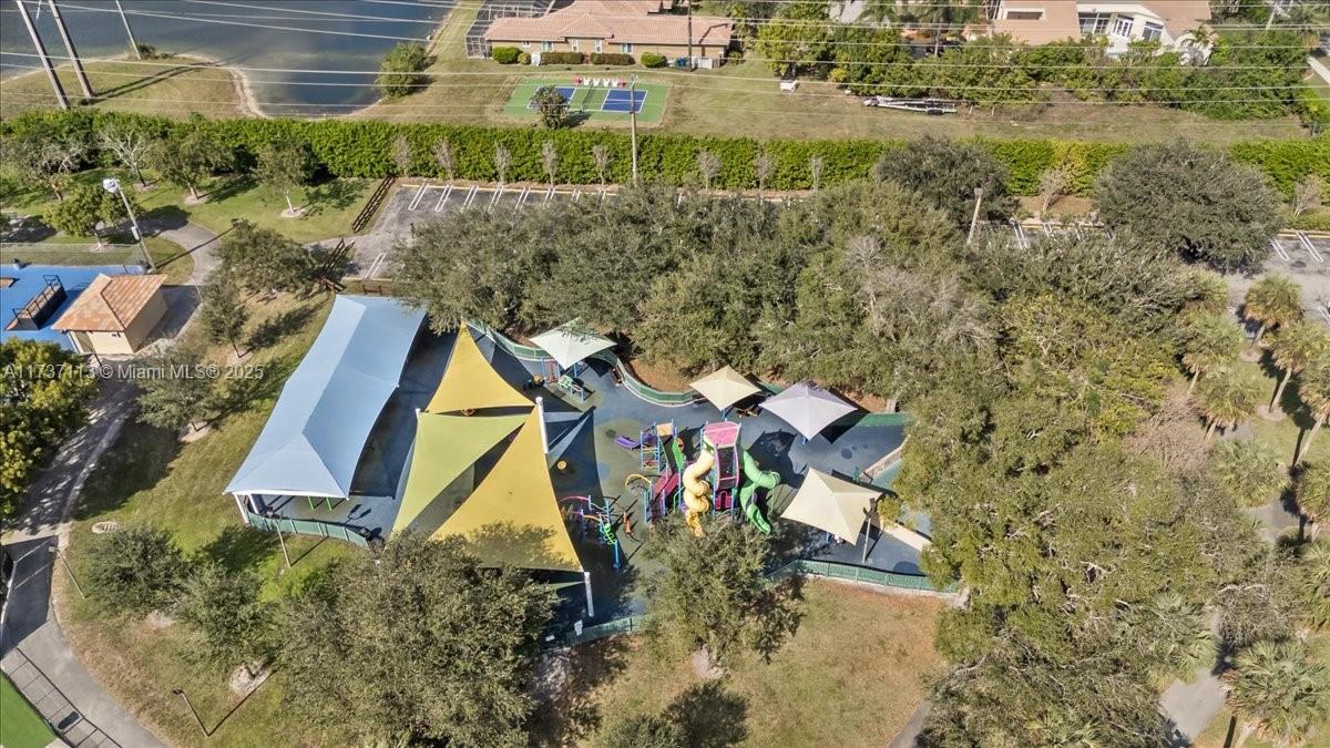 NORTH SPRINGS COURT - Residential