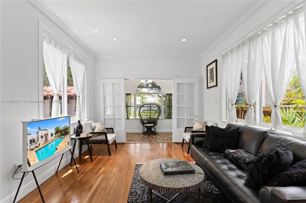 Photo of 410 SW 18th Ct, Fort Lauderdale, FL 33315 (MLS # A11822627)