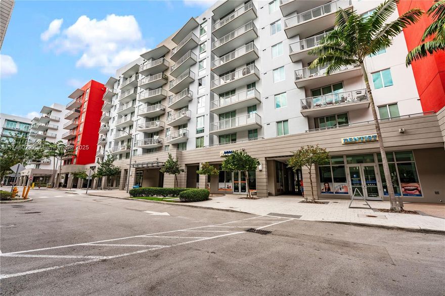 Stunning unit in Midtown Doral, located in the heart of Doral! This beautiful 1-bedroom, 1-bathroom condo features a modern European-style kitchen with sleek Bosch stainless steel appliances. Enjoy a prime location with easy access to top-rated schools, supermarkets, pharmacies, emergency services, restaurants, recreational areas, and more. A fantastic investment opportunity in one of the most sought-after areas of Doral!