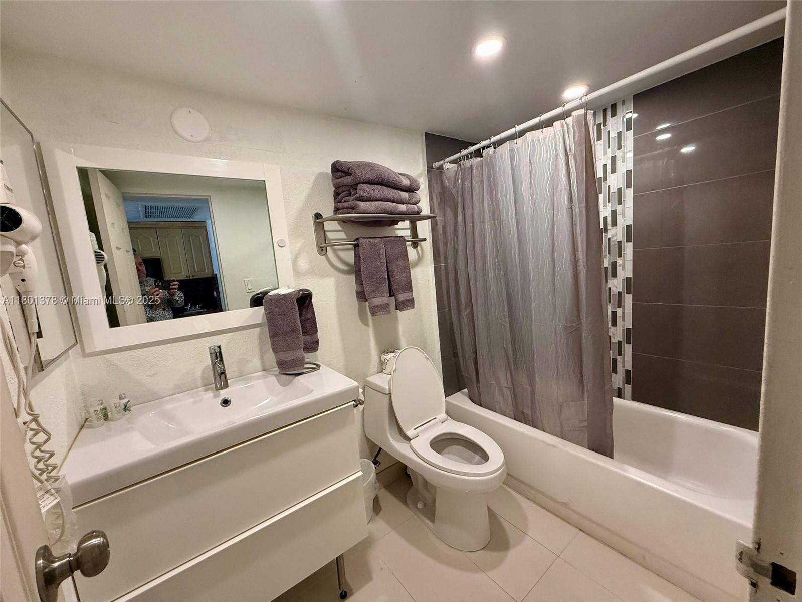 THE AVENTURA BEACH CLUB C - Residential