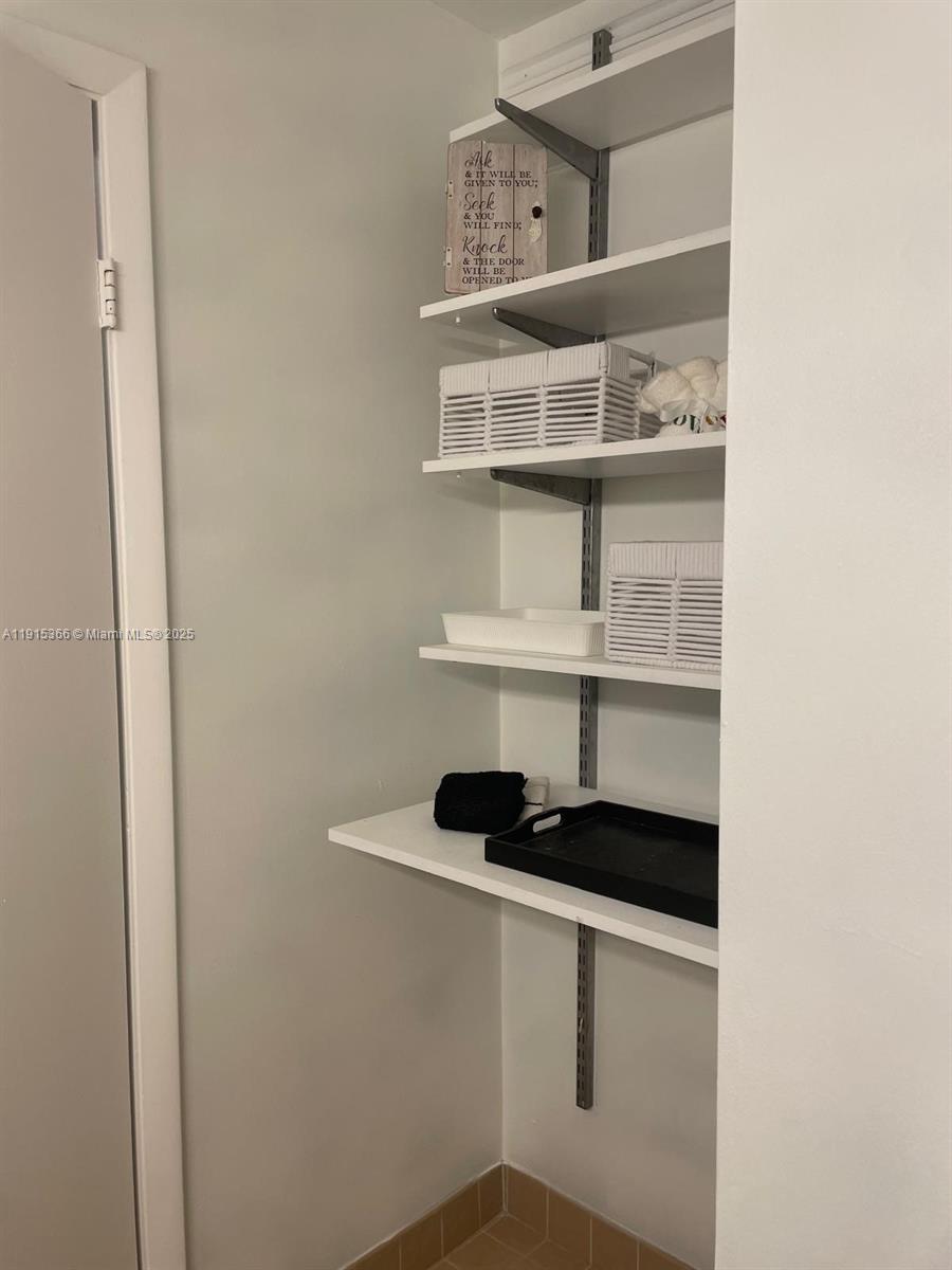 CALUSA POINT - Residential