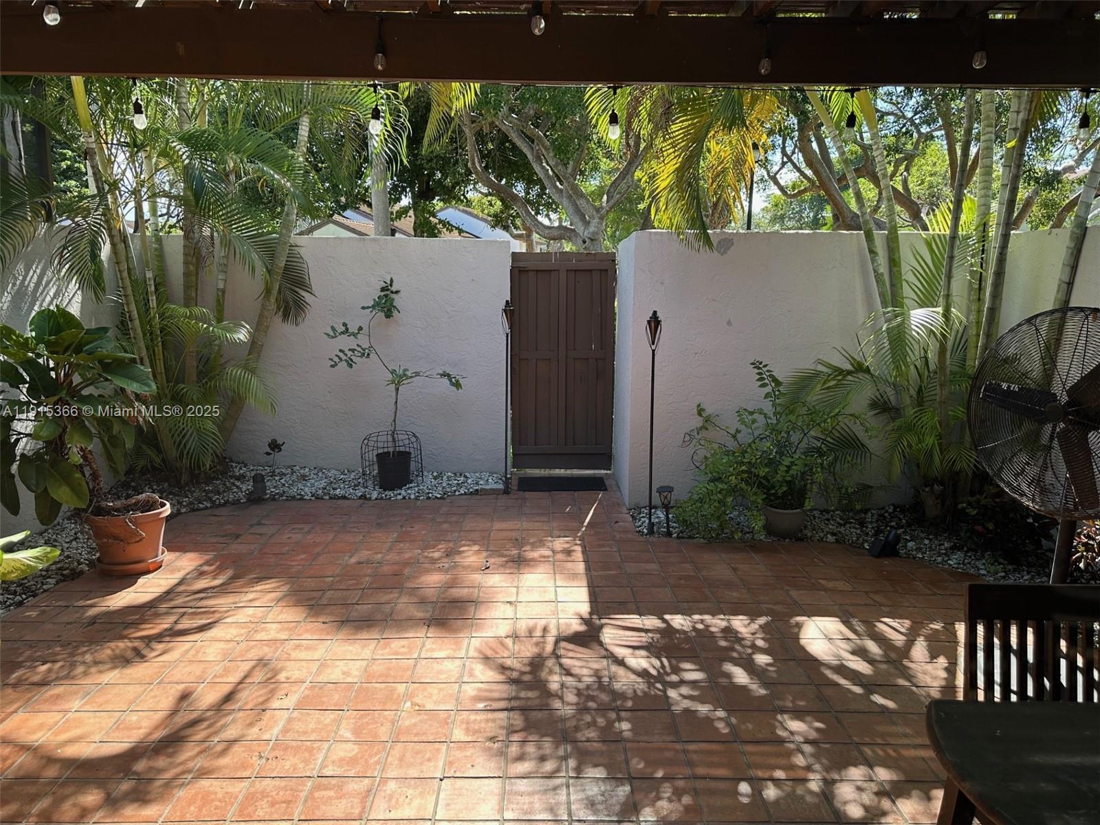 CALUSA POINT - Residential