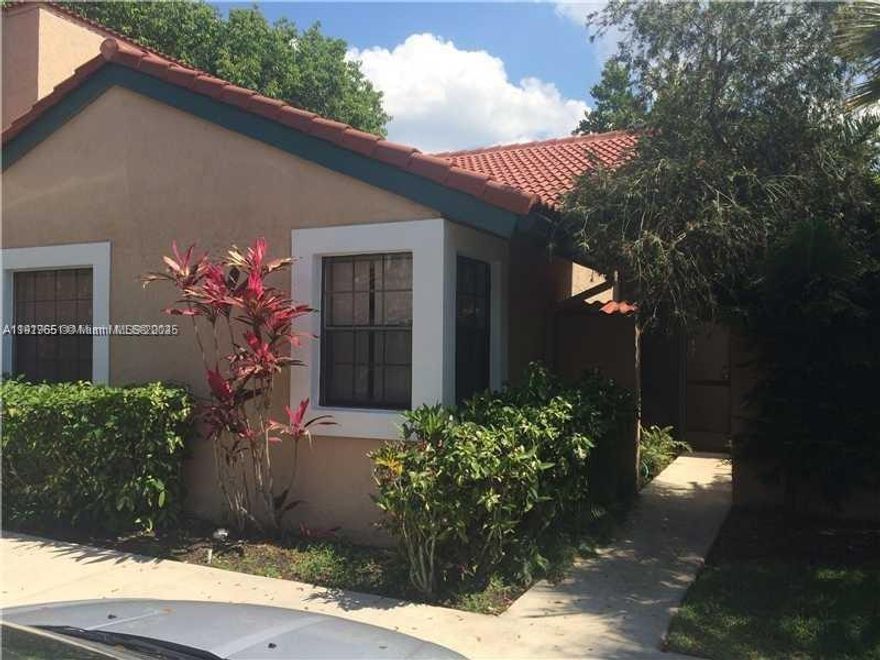 Beautiful house in the heart of plantation ready for the next family or investor to own it. House is currently rented.