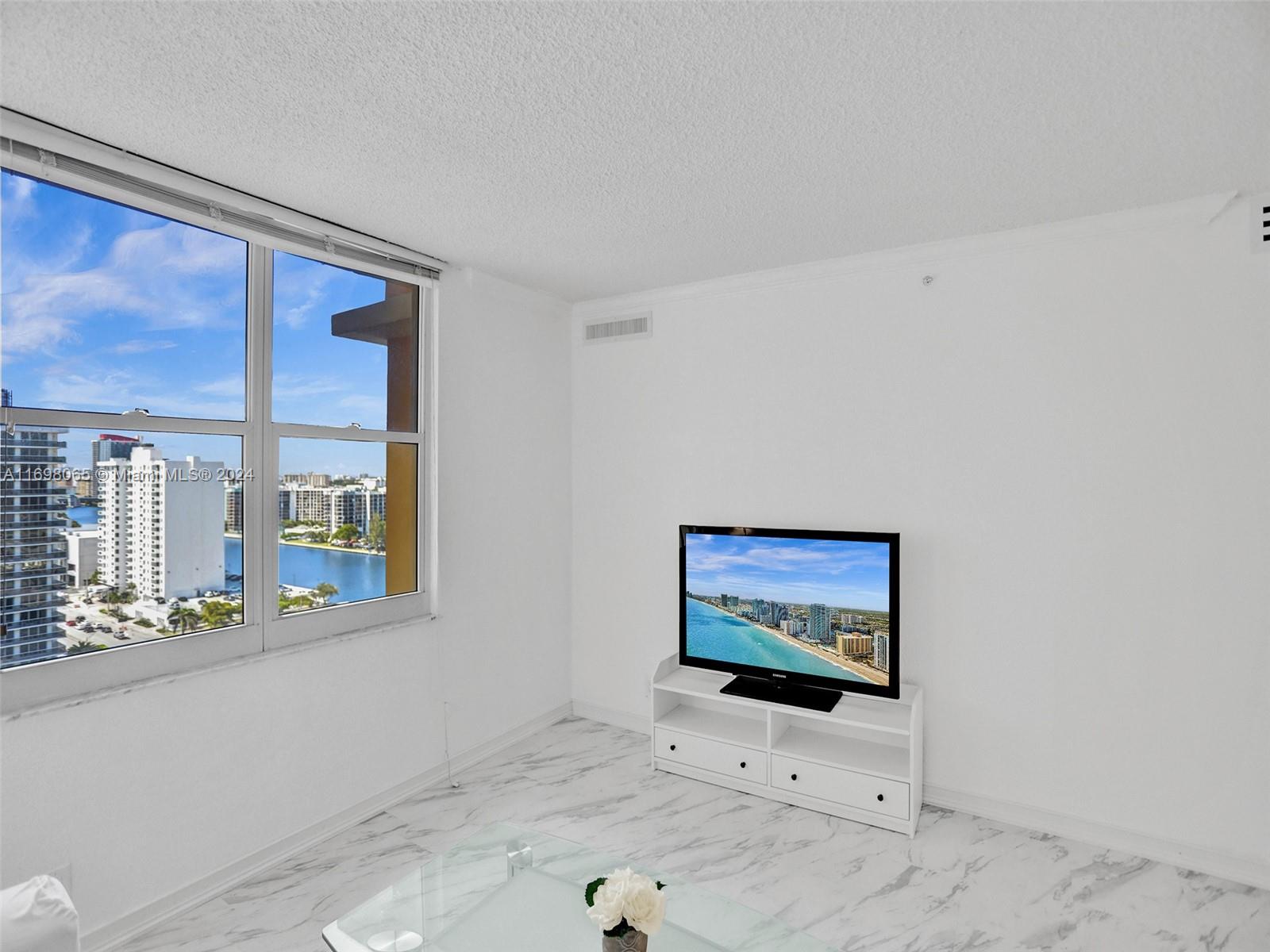 WAVE CONDO - Residential