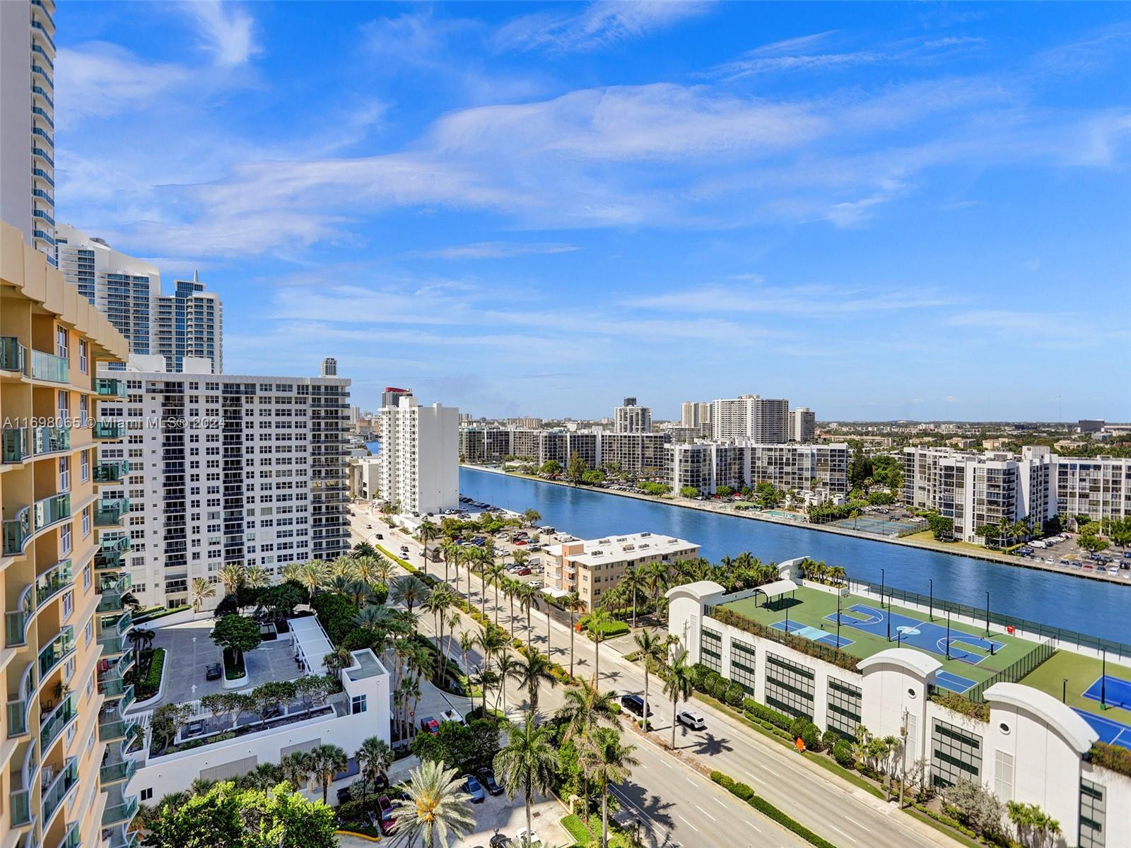 WAVE CONDO - Residential