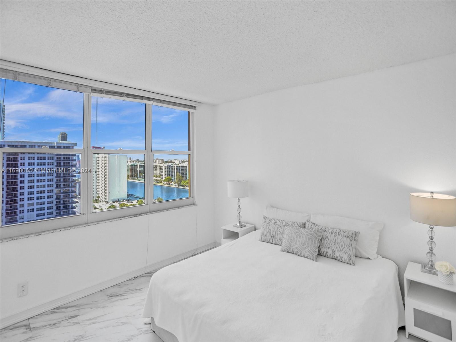 WAVE CONDO - Residential