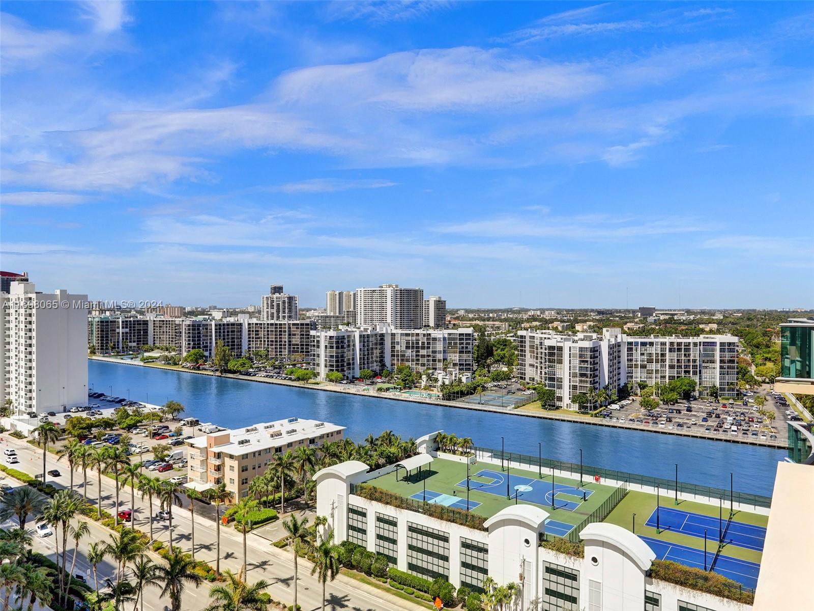 WAVE CONDO - Residential