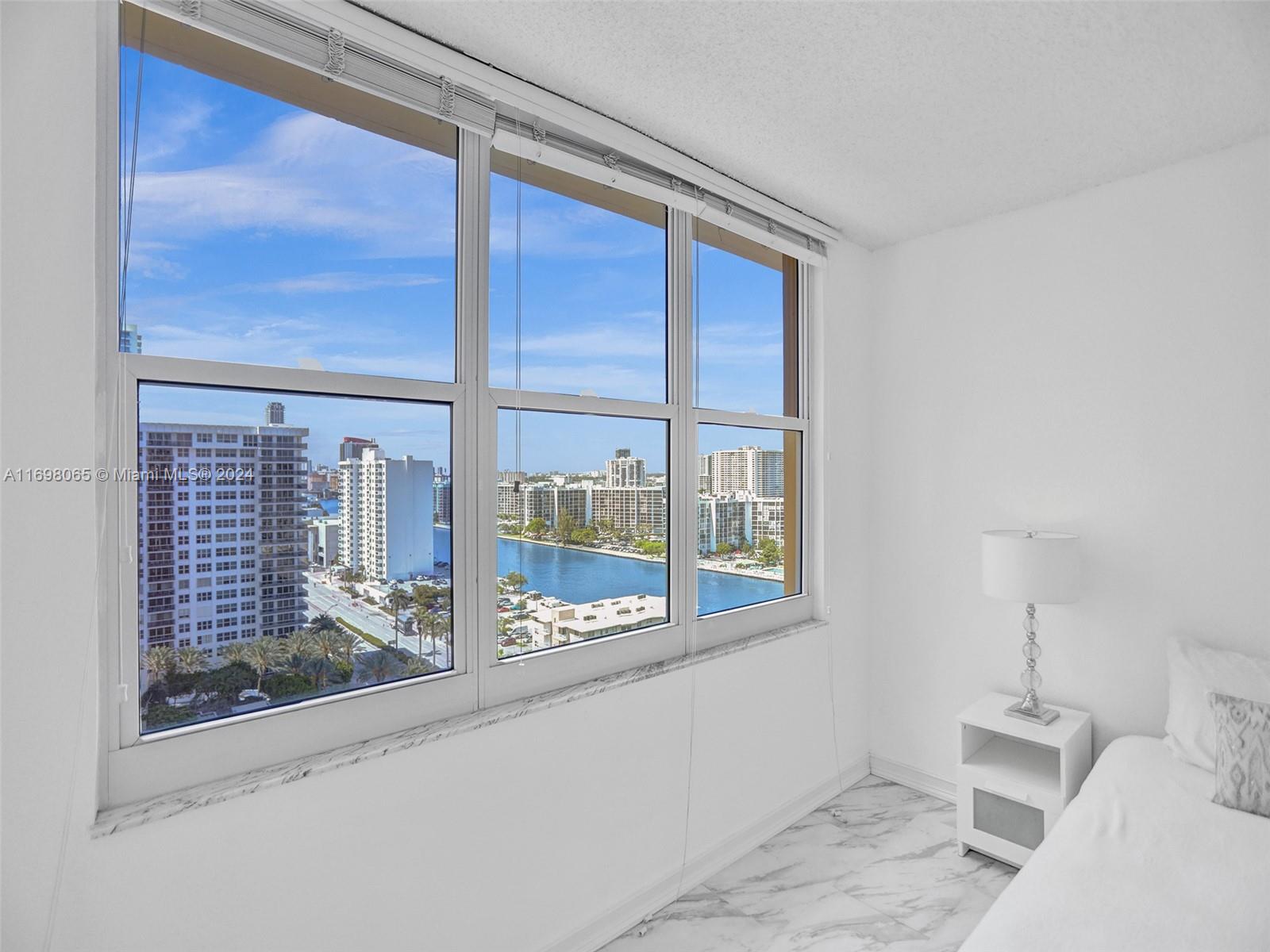 WAVE CONDO - Residential