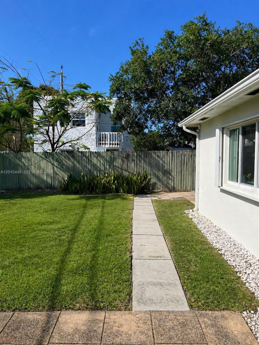 NORTH LAKE WORTH - Residential