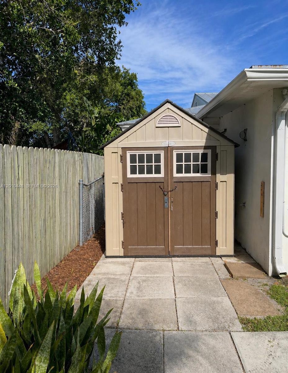 NORTH LAKE WORTH - Residential