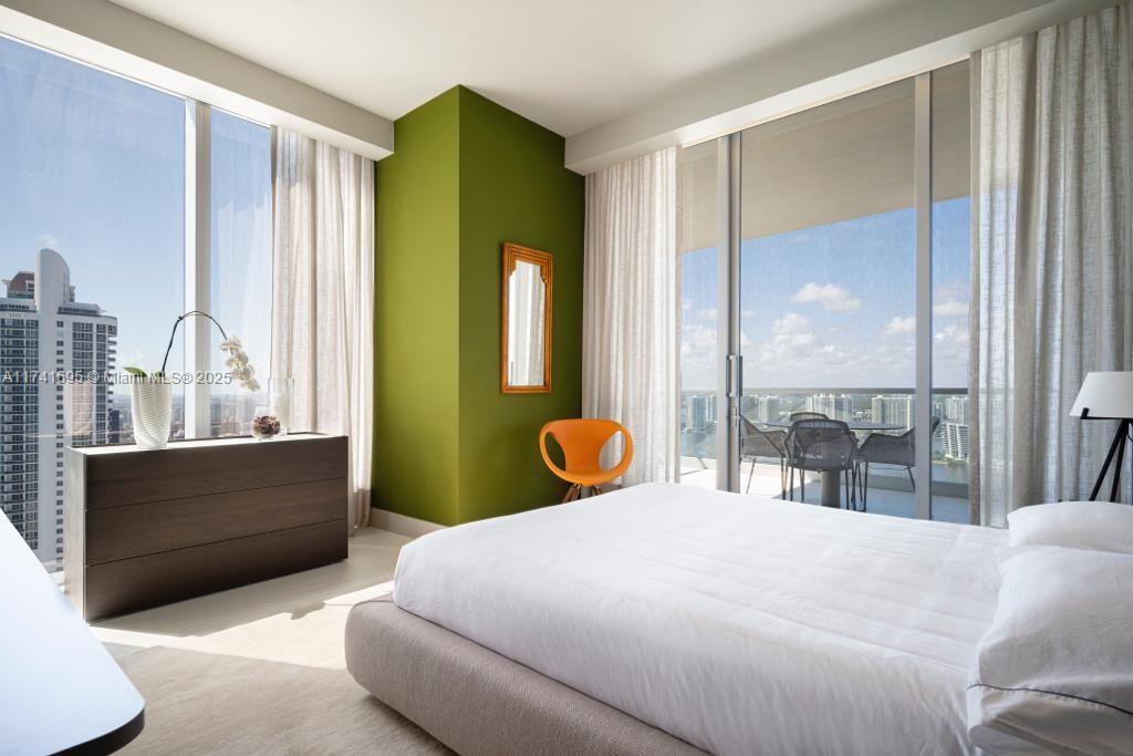 18501 Collins Ave #3504