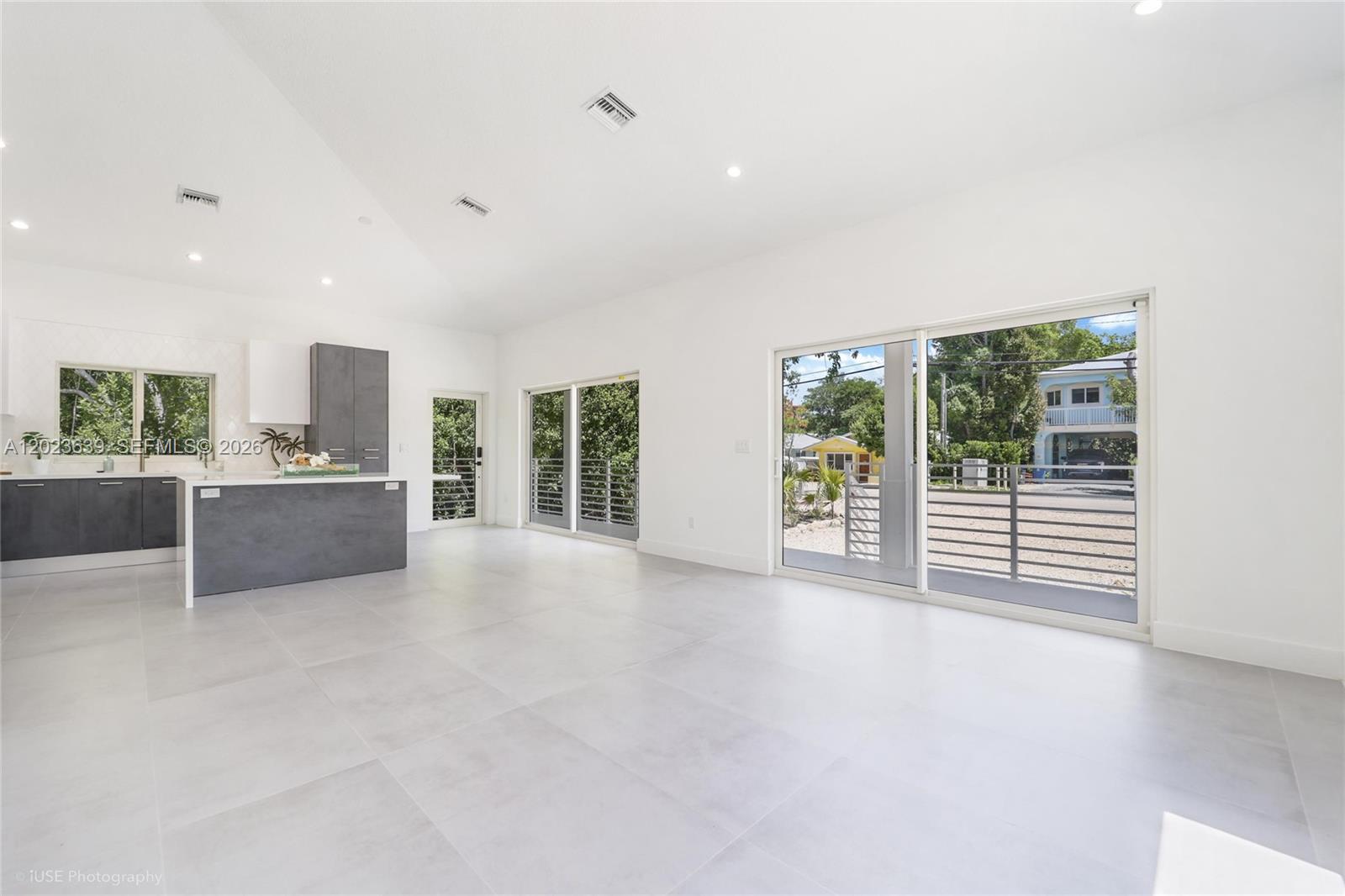 BOWENS ADD RIVIERA VILLAG - Residential